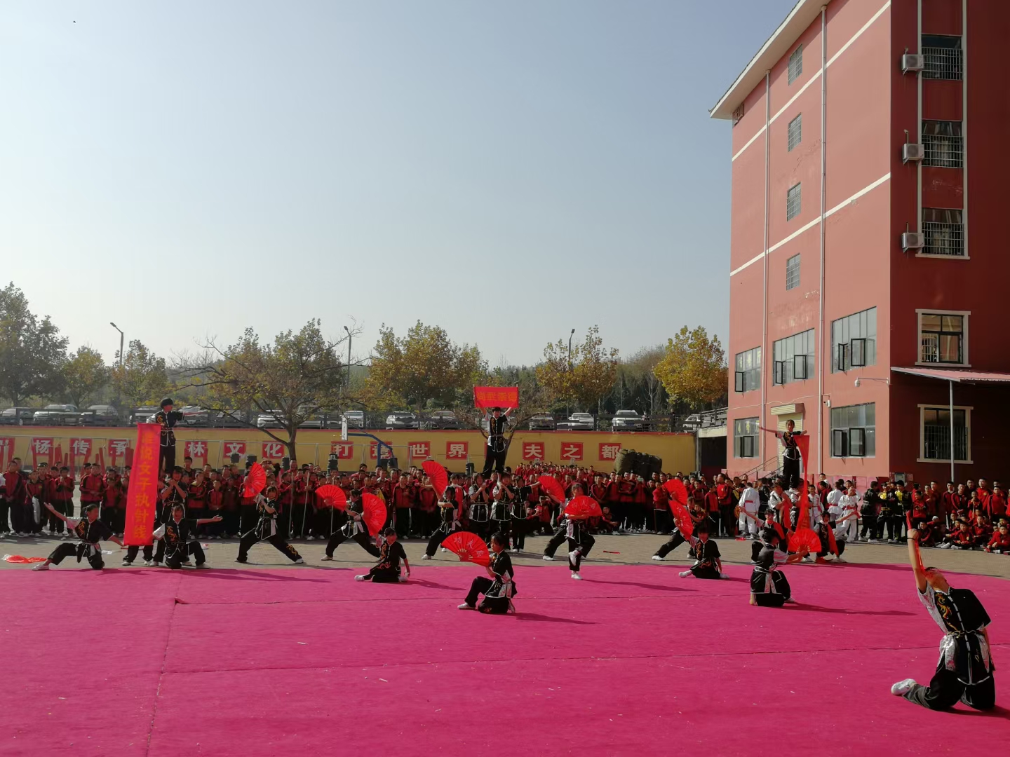 少林寺武校学生学习散打