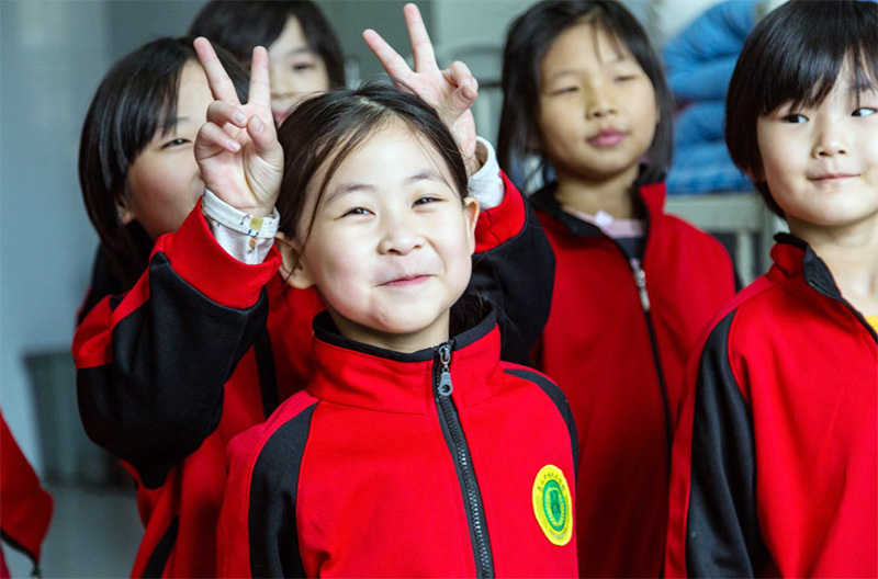 嵩山少林寺武术学校的学员在练武